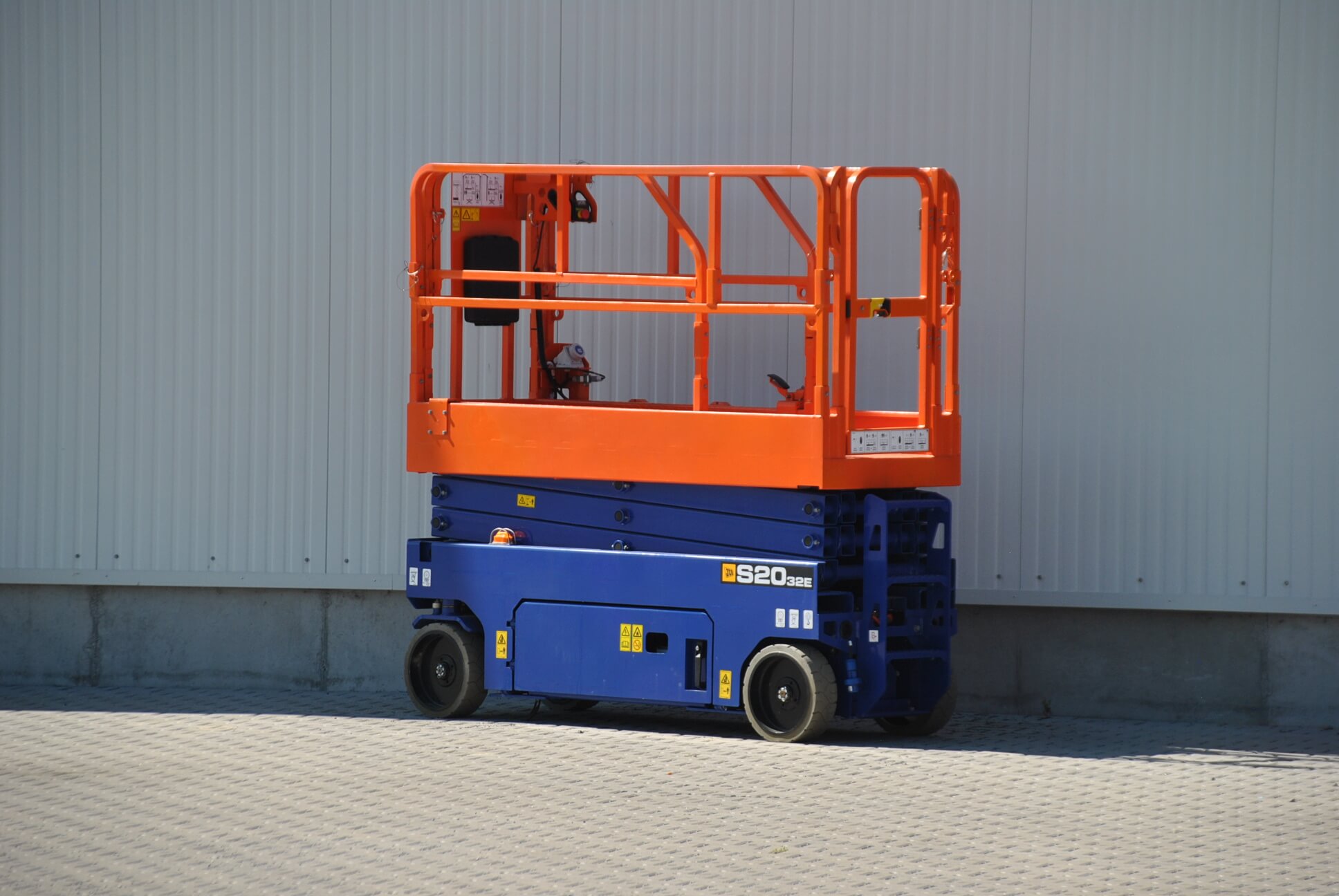 SE8-83 Scheren-Arbeitsbühnen