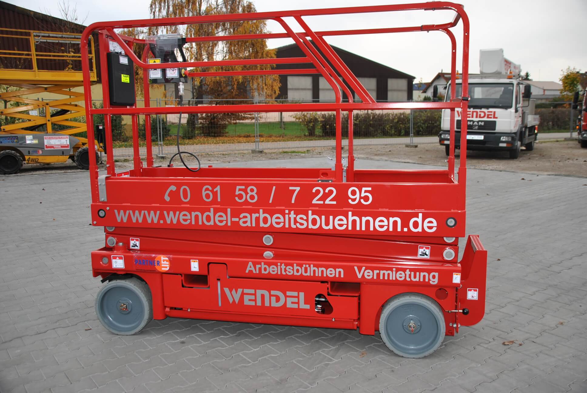 Compact 8 Scheren-Arbeitsbühne