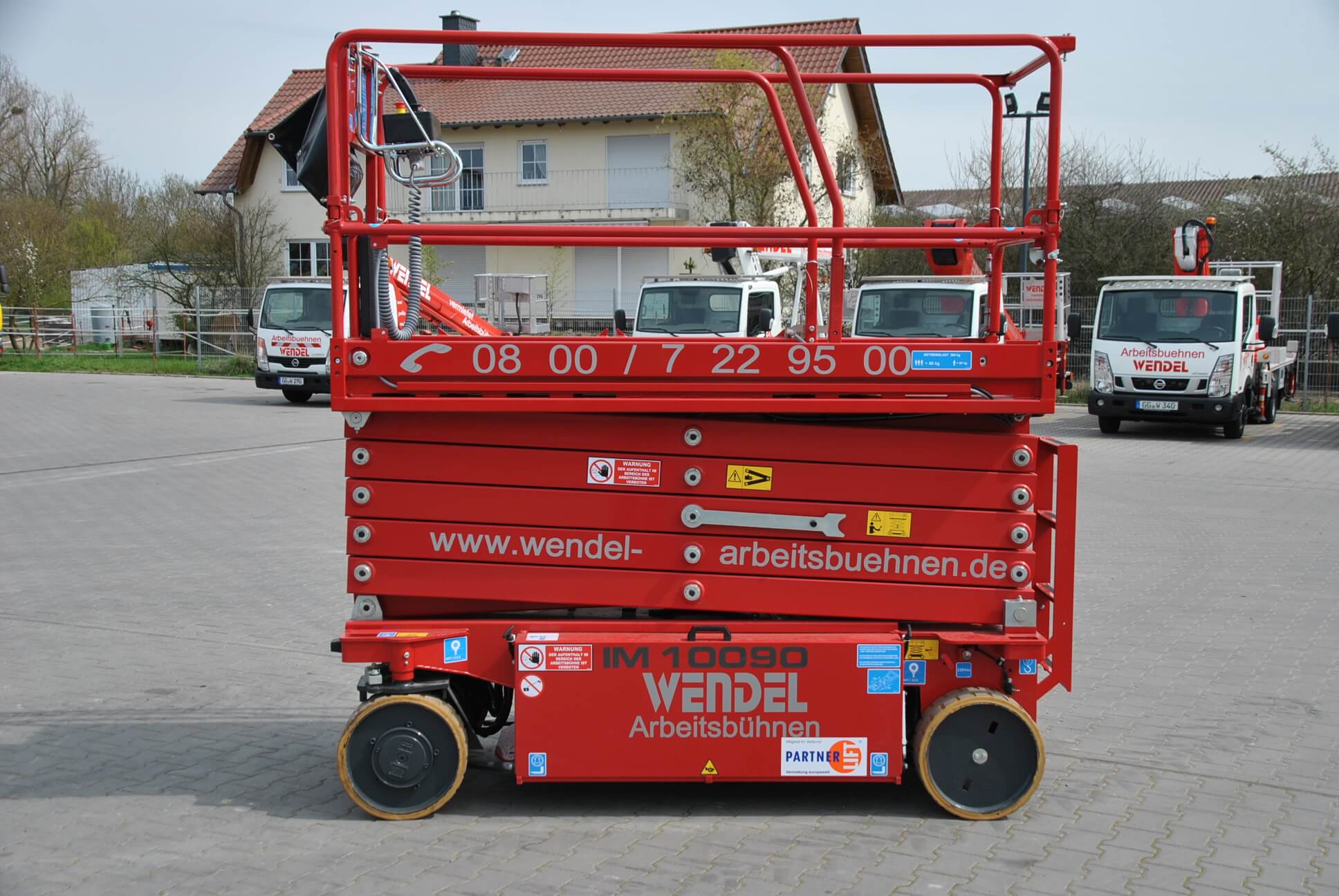  IM 10090 Scheren-Arbeitsbühne